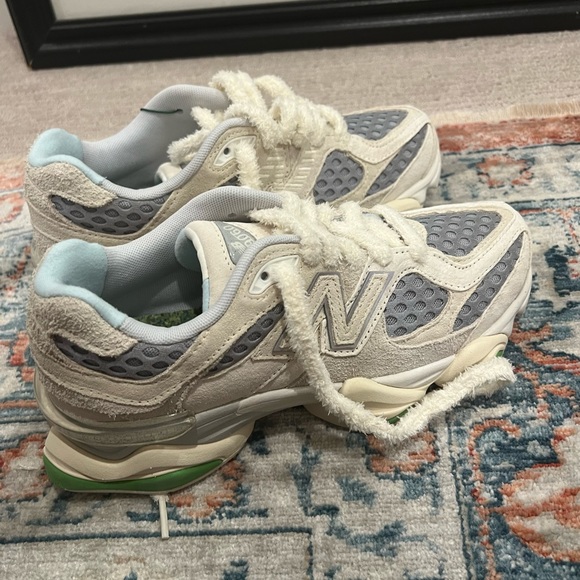 New balance 9060 BricksxWood size 7.5 men =size 9 wmns - Picture 3 of 4